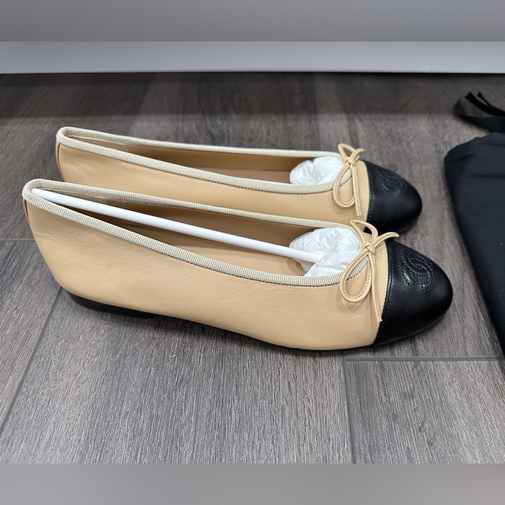 Chanel beige classic ballet flats. Size 36.5c new with dust bags only